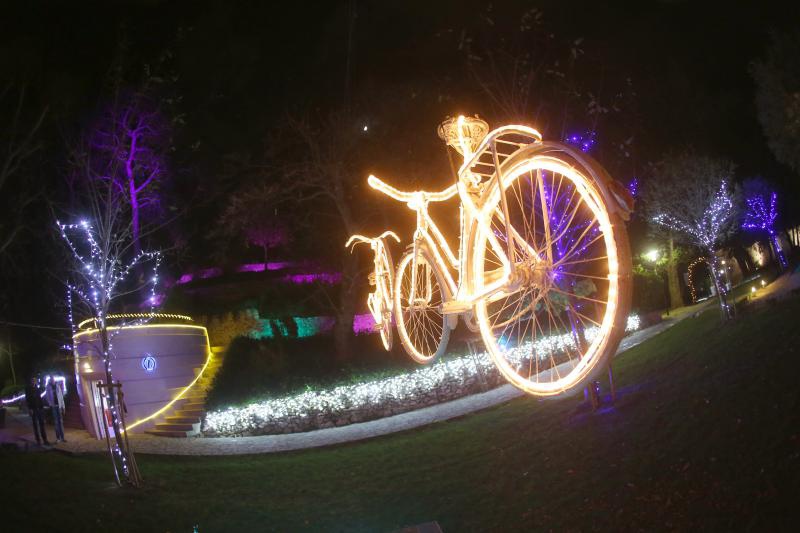 Perivoj Jelene Madijevke na trgu Pet bunara dobio je novo bozicno ruho. Photo: Filip Brala/PIXSELL Perivoj Jelene Madijevke na trgu Pet bunara dobio je novo bozicno ruho. Photo: Filip Brala/PIXSELL