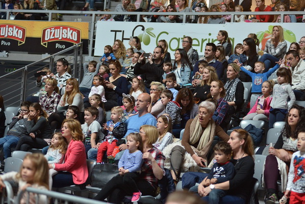 Predstava “Maša i Medvjed” moskovskog Dječjeg kazališta oduševila zadarske mališane Predstava “Maša i Medvjed” moskovskog Dječjeg kazališta oduševila zadarske mališane