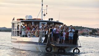 Krapanj: Održana tradicionalna ženska regata gajeta na vesla. Photo: Hrvoje Jelavić/PIXSELL Krapanj: Održana tradicionalna ženska regata gajeta na vesla. Photo: Hrvoje Jelavić/PIXSELL
