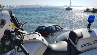 Divljao golfom po Brodarici pa završio u moru kod HAZU-a Divljao golfom po Brodarici pa završio u moru kod HAZU-a