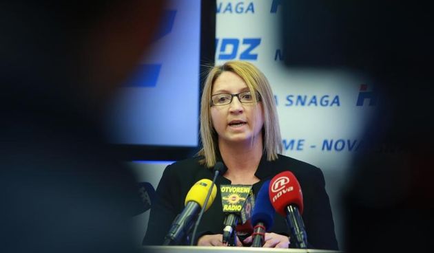 Zagreb – Sredisnjica HDZ a, konferencija za medije Vladin novi pocetak – Sigurni gubitak sredstava iz EU fondova i porazavajuci podaci Eurostata. Okupljenim novinarima obratili su se Ivana Maletic, zastupnica u EU parlamentu i prof.dr Zeljko Reiner. Photo