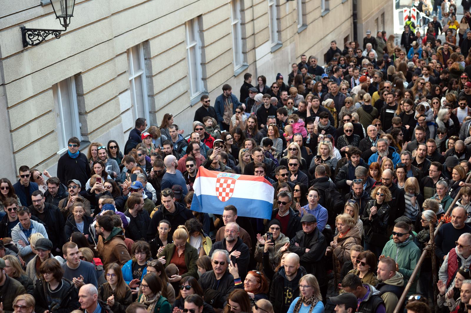 Markov trg: Prosvjed Dosta je! Odmah na izbore Markov trg: Prosvjed Dosta je! Odmah na izbore