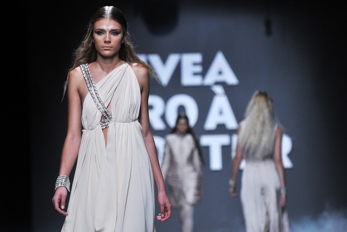 Zagreb, 061009.
West Gate.
Revija modne kuce Hippy Garden, u sklopu Cro a Portera.
Foto: Boris Kovacev / CROPIX