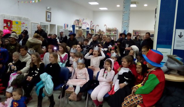 Zaljubljeni maskenbal u Knjižnici Jurja Barakovića Ražanac