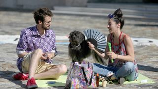 Otočani Markov trg pretvorili u plažu Otočani Markov trg pretvorili u plažu