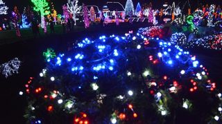 Božićna priča obitelji Salaj s rekordnih 1,88 milijuna lampica. Foto: Damir Špehar/PIXSELL