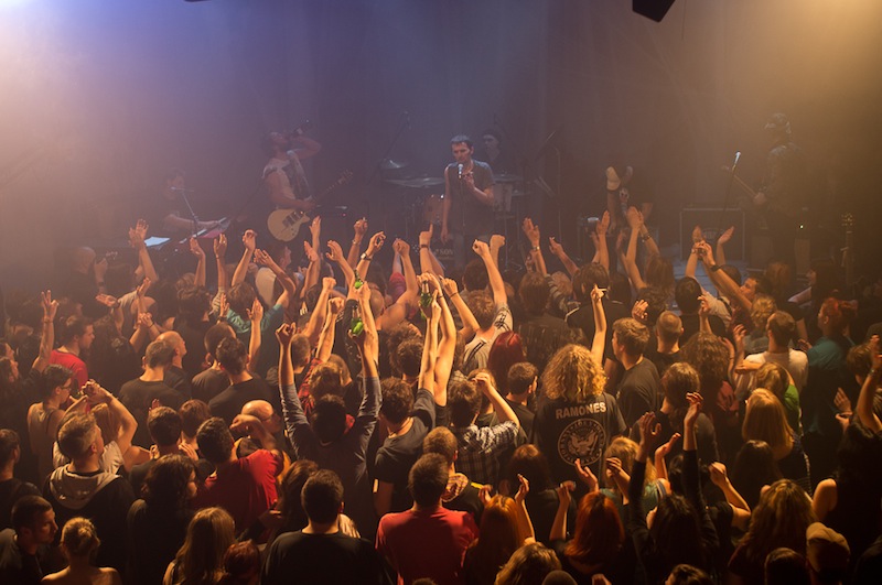 Nakon Porina, Goran Bare i Majke održali su slavljenički koncert u prepunoj Stereo dvorani u Rijeci.