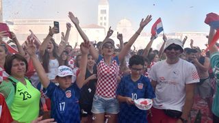 Tisuće Zadrana na Forumu navijalo za Vatrene u finalu Svjetskog prvenstva Tisuće Zadrana na Forumu navijalo za Vatrene u finalu Svjetskog prvenstva