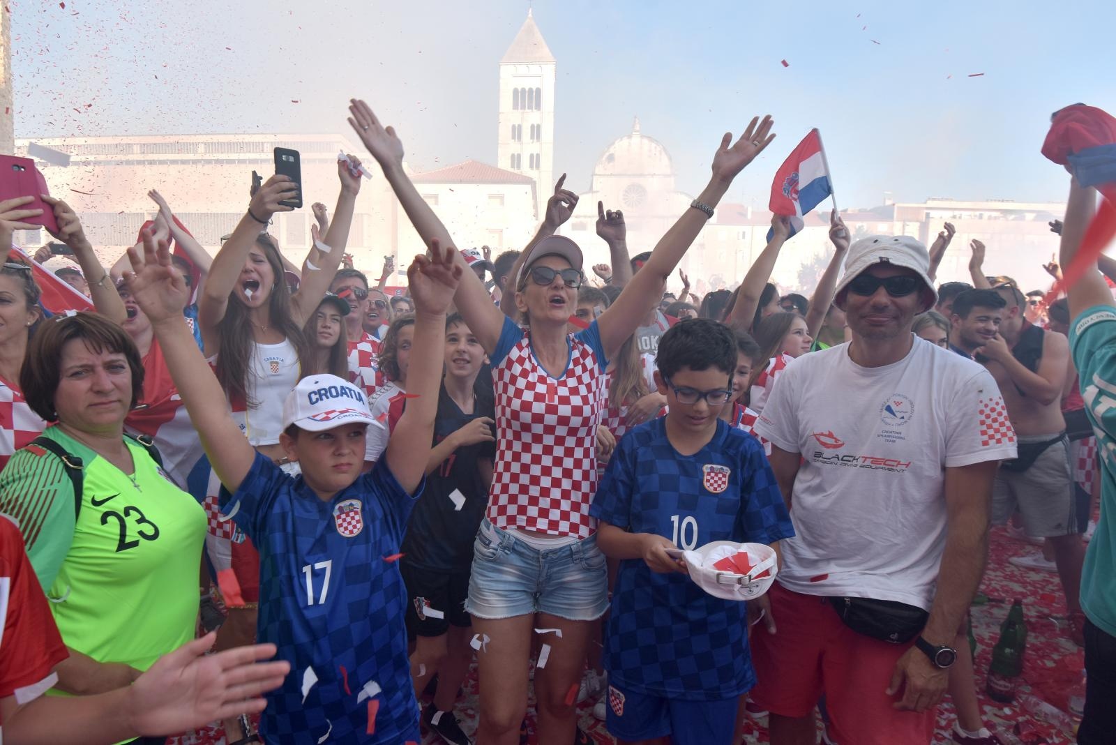 Tisuće Zadrana na Forumu navijalo za Vatrene u finalu Svjetskog prvenstva Tisuće Zadrana na Forumu navijalo za Vatrene u finalu Svjetskog prvenstva