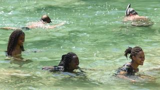 Paklene vrucine i visoke temperature natjerali su domace i strane goste da osvjzenje potraze u NP Krka. Photo: Hrvoje Jelavic/PIXSELL