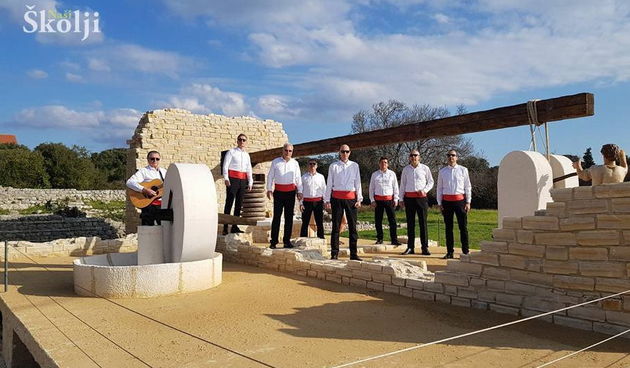 Košarkaški veterani otoka Ugljana snimili spot za svoju prvu pjesmu “Ona te neće čuti”