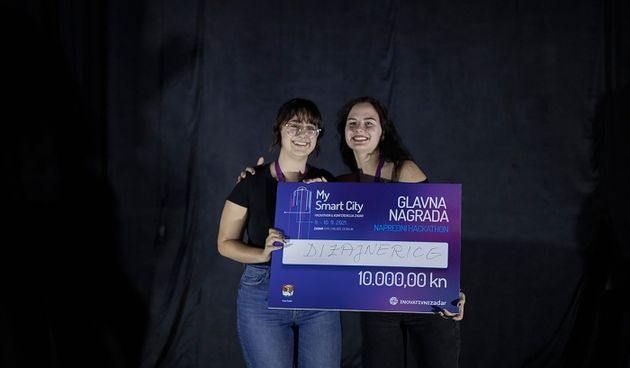 Matea Klešnik i Petra Božajić