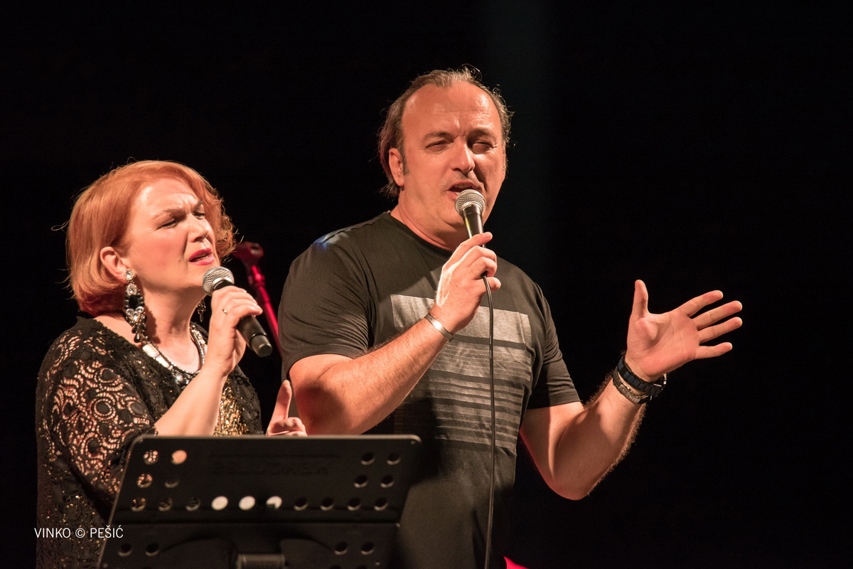 Zorica Kondža i klapa Cambi @ bazen Ilirije u Biogradu