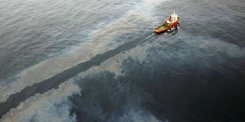 Nafta iz nasukanog broda stigla do obale, foto: deltaworld.org