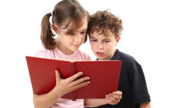 djeca čitaju (foto: www.yourdictionary.com)