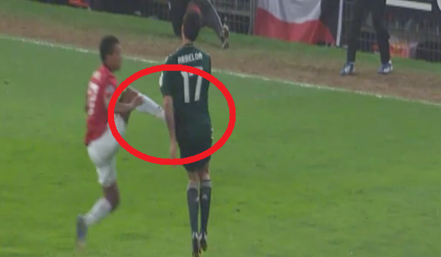 Crveni karton Nanija