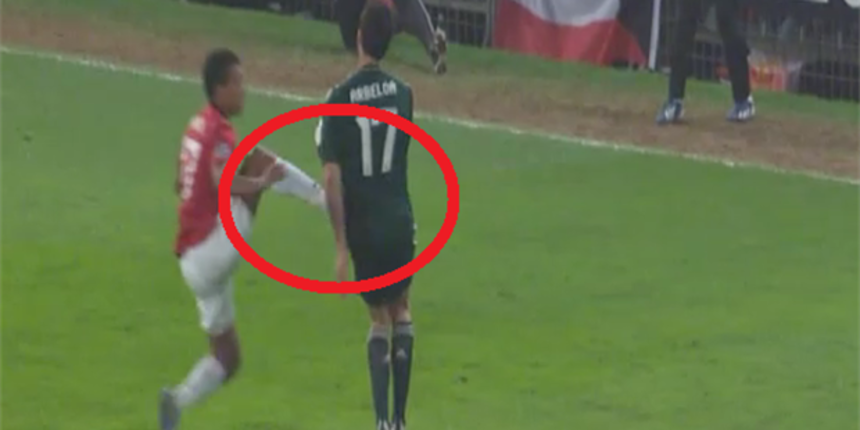 Crveni karton Nanija