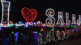 Uz 2,5 milijuna lampica zasjala ovogodišnja božićna bajka u Salajlandu Uz 2,5 milijuna lampica zasjala ovogodišnja božićna bajka u Salajlandu
