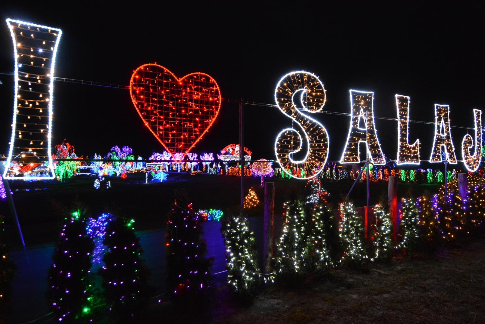 Uz 2,5 milijuna lampica zasjala ovogodišnja božićna bajka u Salajlandu Uz 2,5 milijuna lampica zasjala ovogodišnja božićna bajka u Salajlandu