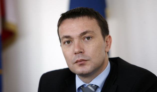 Cakovec, 040412.
U sklopu svoje posjete Medjimurju ministar uprave Arsen Bauk prisustvovao je sjednici Kolegija gradonacelnika i nacelnika opcina Medjimurske zupanije, a nakon toga je odrzao kratku press konferenciju.
Na slici ministar uprave Arsen Bauk.