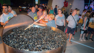 U Posedarju održana 2. “Fešta od ribe i vina” U Posedarju održana 2. “Fešta od ribe i vina”