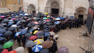 Zadar, 300110.
Pogreb zadarskog nadbiskupa Ivana Prendje u crkvi Svete Stosije.
Zadarski nadbiskup Ivan Prendja preminuo je iznenada  25. sijecnja 2010. godine u Zagrebu u 71. godini zivota, nakon 46 godina svecenistva i 20 godina biskupstva.
Misu odrzava