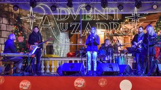 Mia Negovetić i klapa Munita oduševili na Adventu