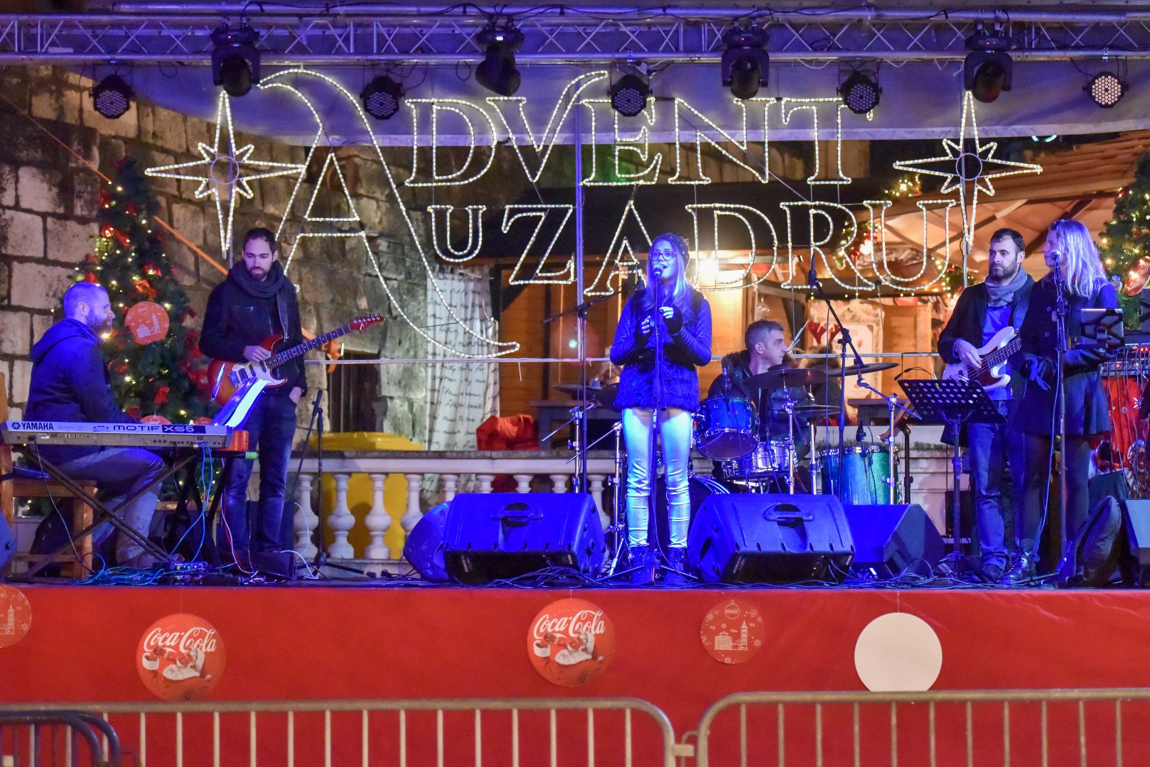 Mia Negovetić i klapa Munita oduševili na Adventu