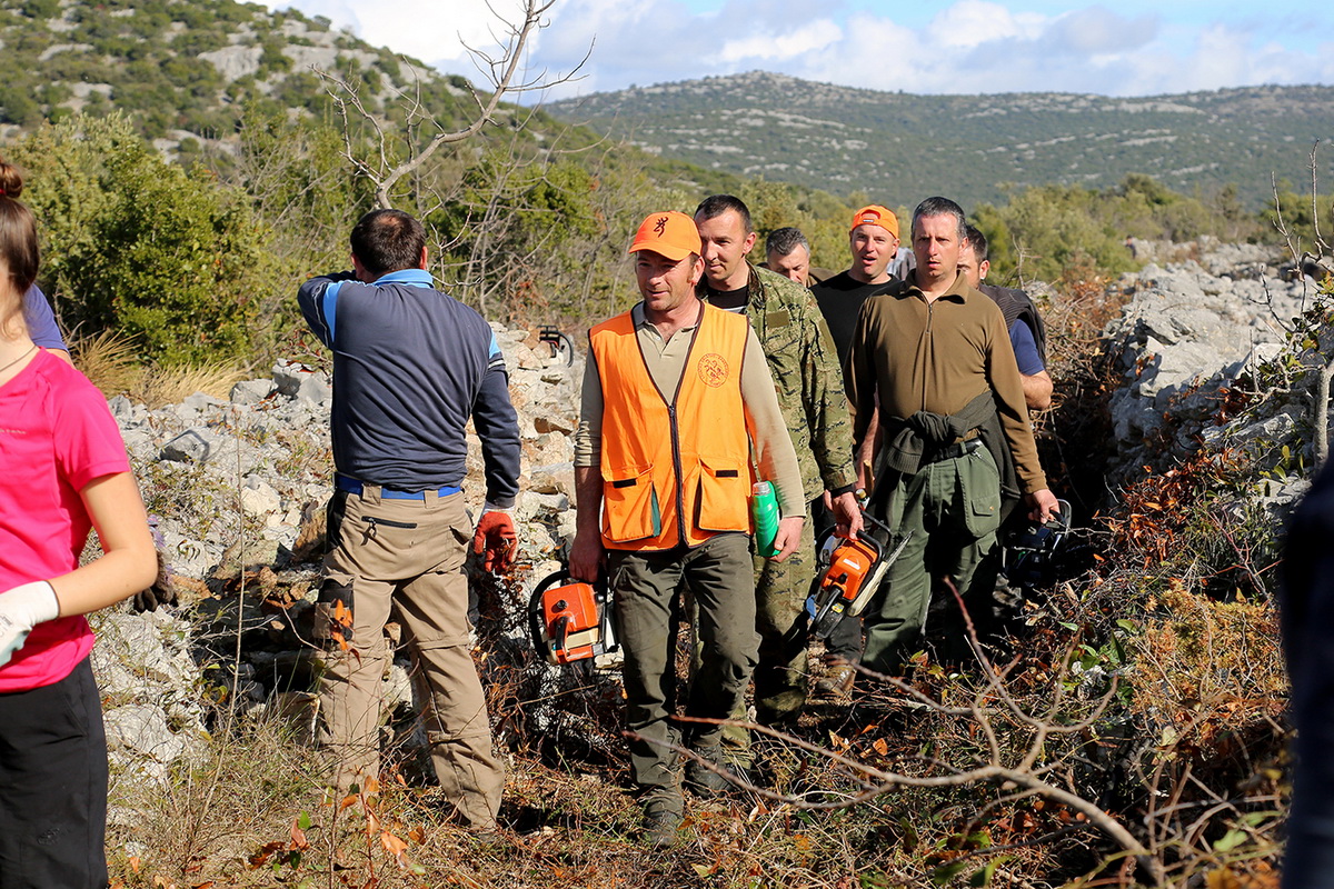PP Vransko jezero: Akcija obnavljanja starog puta prema lokvi Benči PP Vransko jezero: Akcija obnavljanja starog puta prema lokvi Benči