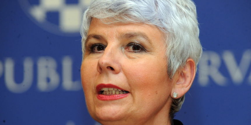 Zagreb, 050710. Predsjednica Vlade Republike Hrvatske Jadranka Kosor sastala se s glavnim tajnikom Vijeca Europske unije Hermanom Von Rompuyem u Banskim dvorima. Na slici: Jadranka Kosor daje izjavu za javnost. Foto: Damir Krajac / CROPIX Zagreb, 050710. Predsjednica Vlade Republike Hrvatske Jadranka Kosor sastala se s glavnim tajnikom Vijeca Europske unije Hermanom Von Rompuyem u Banskim dvorima. Na slici: Jadranka Kosor daje izjavu za javnost. Foto: Damir Krajac / CROPIX