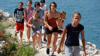 Maslenicki most, Zadar, 010712.
Doris Pincic, zvijezda Larinog izbora, svojim skokom je otvorila sezonu bungee skokova sa Maslenickog mosta. Svake godine sezona skokova se otvara skokovima poznatih osoba i novinara.
Na fotografiji: Doris Pincic su nakon s