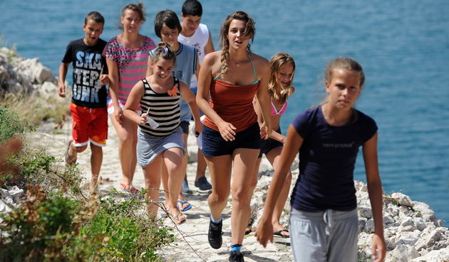 Maslenicki most, Zadar, 010712.
Doris Pincic, zvijezda Larinog izbora, svojim skokom je otvorila sezonu bungee skokova sa Maslenickog mosta. Svake godine sezona skokova se otvara skokovima poznatih osoba i novinara.
Na fotografiji: Doris Pincic su nakon s