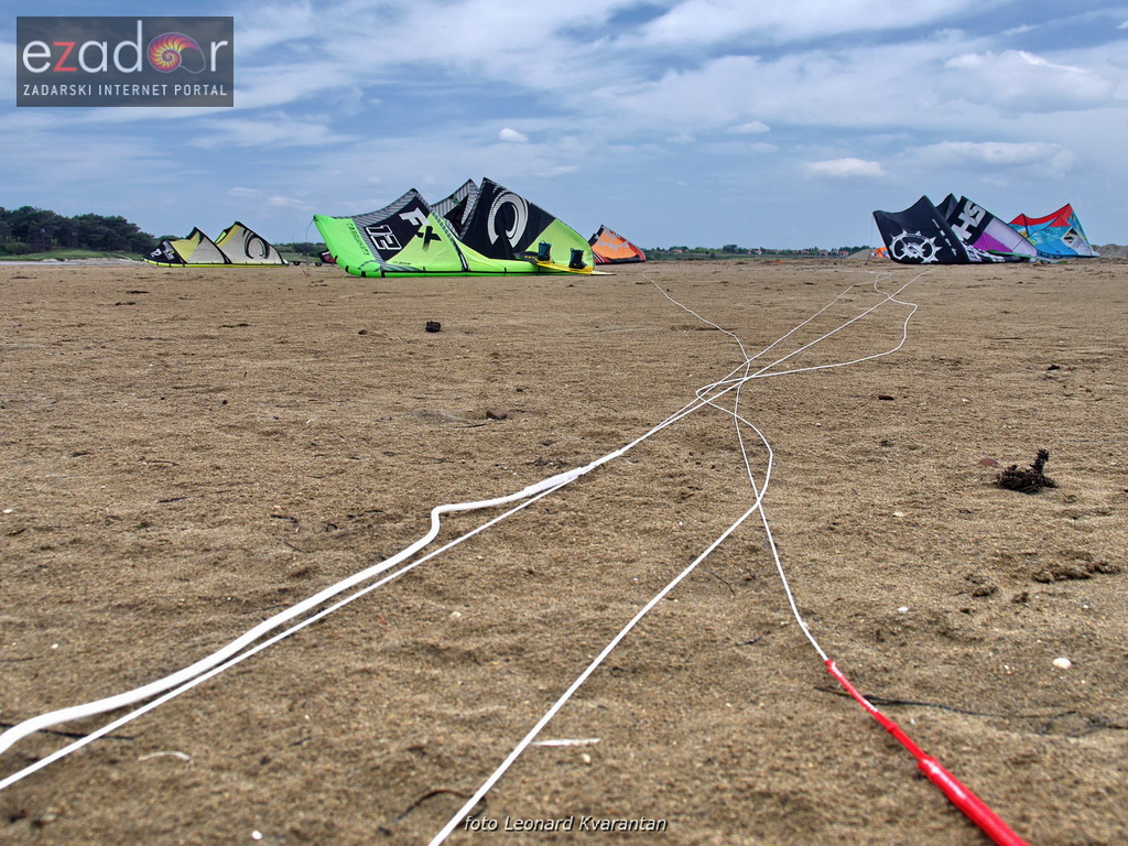 Kiteri guštali u refulima ninske bure Kiteri guštali u refulima ninske bure