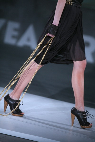 U trgovackom centru West gate sinoc zapoceo modni dogadjaj Nivea Cro A Porter. U trgovackom centru West gate sinoc zapoceo modni dogadjaj Nivea Cro A Porter.