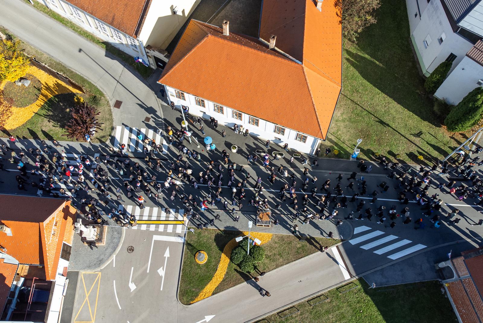 Vukovar: Kolona sjećanja iz zraka Vukovar: Kolona sjećanja iz zraka