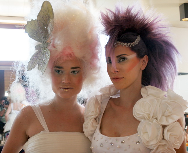 Zadar, 090610.
Na 8. Matrix World Touru 2010. u Zatonu kraj Zadra okupili su se frizeri iz desetak zemalja. Na spektakularnom trodnevnom druzenju koje organizira L’Oreal bilo je oko tisucu gostiju.
Foto: Branislav Grgurovic /CROPIX