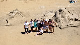 Lopar, 150612.
Nakon tri dana zavrsen je Prvi festival skulpture u pijesku
Najpjescanija plaza u Loparu, Rajska plaza ugostila je umjetnike i studente likovne akademije iz Zagreba na prvom festivalu skulpture u pijesku. Ukupno je izradjeno sedam skulptur Lopar, 150612.
Nakon tri dana zavrsen je Prvi festival skulpture u pijesku
Najpjescanija plaza u Loparu, Rajska plaza ugostila je umjetnike i studente likovne akademije iz Zagreba na prvom festivalu skulpture u pijesku. Ukupno je izradjeno sedam skulptur
