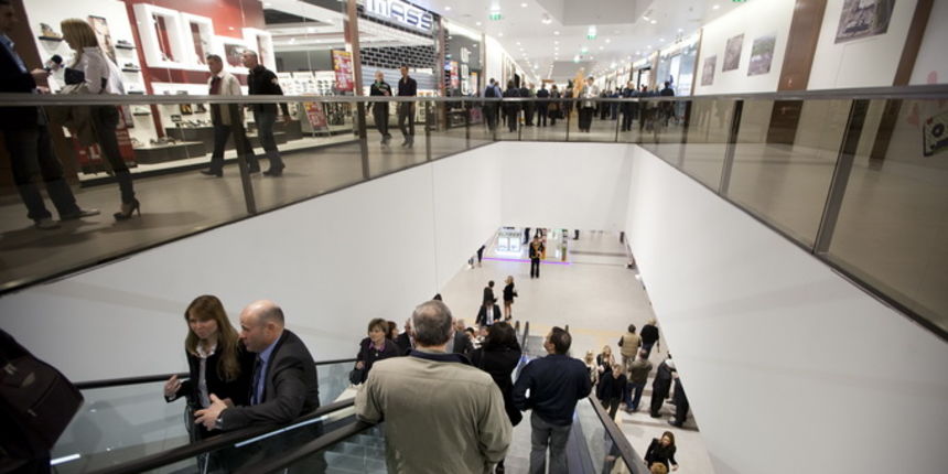 Osijek, 230311.
Veceras je u Osijeku svecano otvoren najveci regionalni trgovacki centar Portanova koji se prostire na povrsini od 80 tisuca kvadrata.U Portanovi ce biti otvoreno preko 100 trgovina koje ce zaposljavati vise od tisucu djelatnika a u cijeli Osijek, 230311.
Veceras je u Osijeku svecano otvoren najveci regionalni trgovacki centar Portanova koji se prostire na povrsini od 80 tisuca kvadrata.U Portanovi ce biti otvoreno preko 100 trgovina koje ce zaposljavati vise od tisucu djelatnika a u cijeli