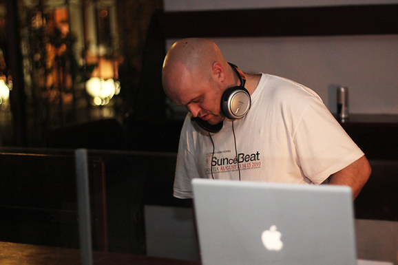 Image 953285 (auto) Image 953285 (auto)