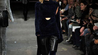 Trend izvještaj za jesen 2010: Crveni baršun (Fashionologie.com)