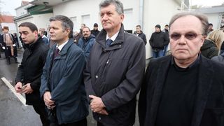 Dan sjecanja na zrtvu Vukovara 1991. – 2014. pod sloganom Vukovar – mjesto posebnog pijeteta. 23. je obljetnica stradavanja i zrtve Vukovara u Domovinskom ratu. Sudionici Kolone sjecanja prolaze ulicama grada do Memorijalnog groblja zrtava iz Domovinskog Dan sjecanja na zrtvu Vukovara 1991. – 2014. pod sloganom Vukovar – mjesto posebnog pijeteta. 23. je obljetnica stradavanja i zrtve Vukovara u Domovinskom ratu. Sudionici Kolone sjecanja prolaze ulicama grada do Memorijalnog groblja zrtava iz Domovinskog