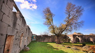 Vrana: Maskovica han, Foto: Leo Banic Vrana: Maskovica han, Foto: Leo Banic