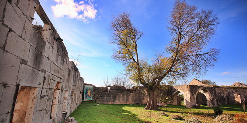 Vrana: Maskovica han, Foto: Leo Banic Vrana: Maskovica han, Foto: Leo Banic