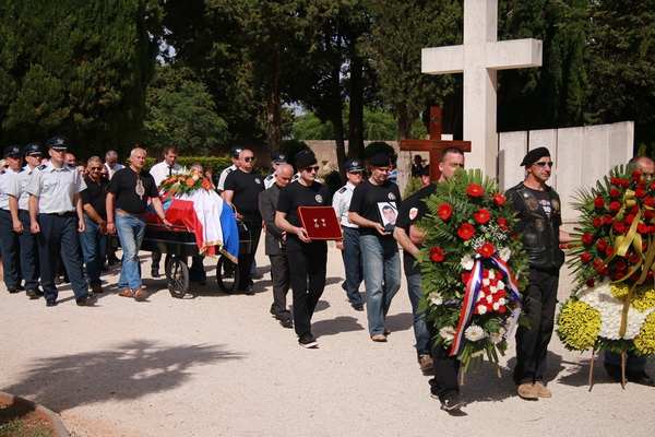 Posljednji ispraćaj zadarskog fotografa i umirovljenog satnika HV-a, Roberta Lerge na Gradskom groblju Zadar