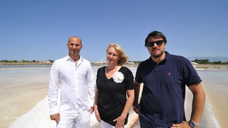 Danas je u Ninu održana berba Cvijeta soli u kojoj su sudjelovali Mate Janković, poznati hrvatski chef, Damir Oštrić, direktor Solane Nin i Marija Dejanović, direktorica Turističke zajednice grada Nina