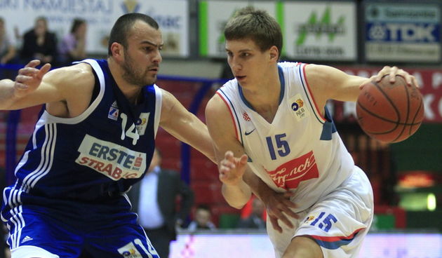 Zagreb, 250311. KC Drazen Petrovic. Kosarkaska utakmica, 2.kolo Liga za prvaka Cibona – Zadar. Na slici: Ive Ivanov 14, Tomislav Zubcic 15. Foto: Nenad Dugi / Cropix
