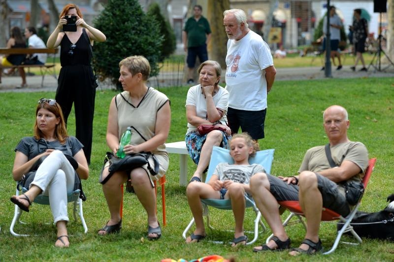 Image 420685 (auto) Image 420685 (auto)