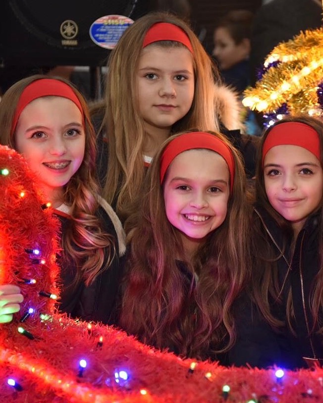 Novalja: Manifestacija “Naš otok pjeva pleše i svira”