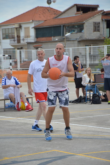 U povodu blagdana Kraljice Mira u Stanovima odigrana utakimica između veterana KK Zadar i Stanova, Foto: Iva Perinčić U povodu blagdana Kraljice Mira u Stanovima odigrana utakimica između veterana KK Zadar i Stanova, Foto: Iva Perinčić