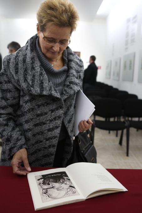 Slavonski Brod,06112012.
Dvodnevnom manifestacijom obiljezena je 107. obljetnica rodjenja Dragutina Tadijanovica.Svecanost je odrzana u Spomen domu Dragutina i Jele Tadijanovic.Medju bogatom ostavstinom koju je Tadija ostavio nalazi se i 440 vrijednih umj